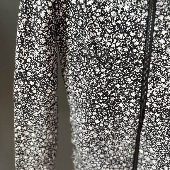 Lululemon Athletica - Picture 7 of 14